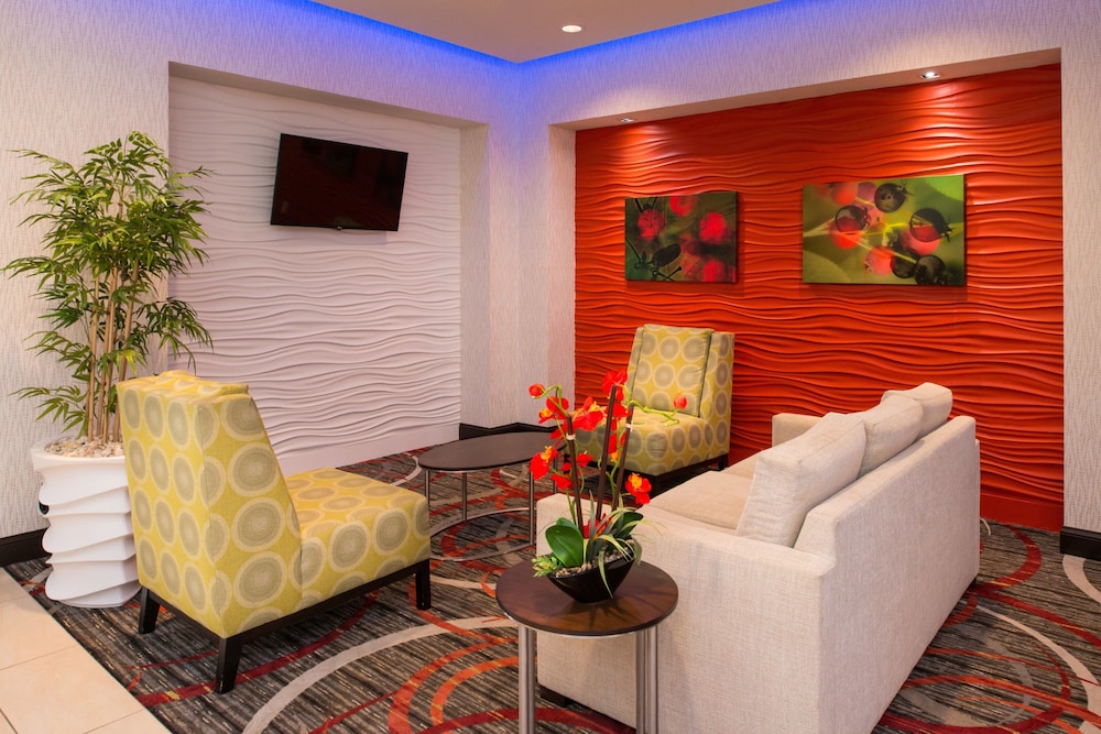 Holiday Inn Express Suites Monroe 45/58