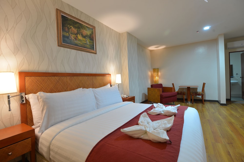 Royal Suites Condotel 4/18