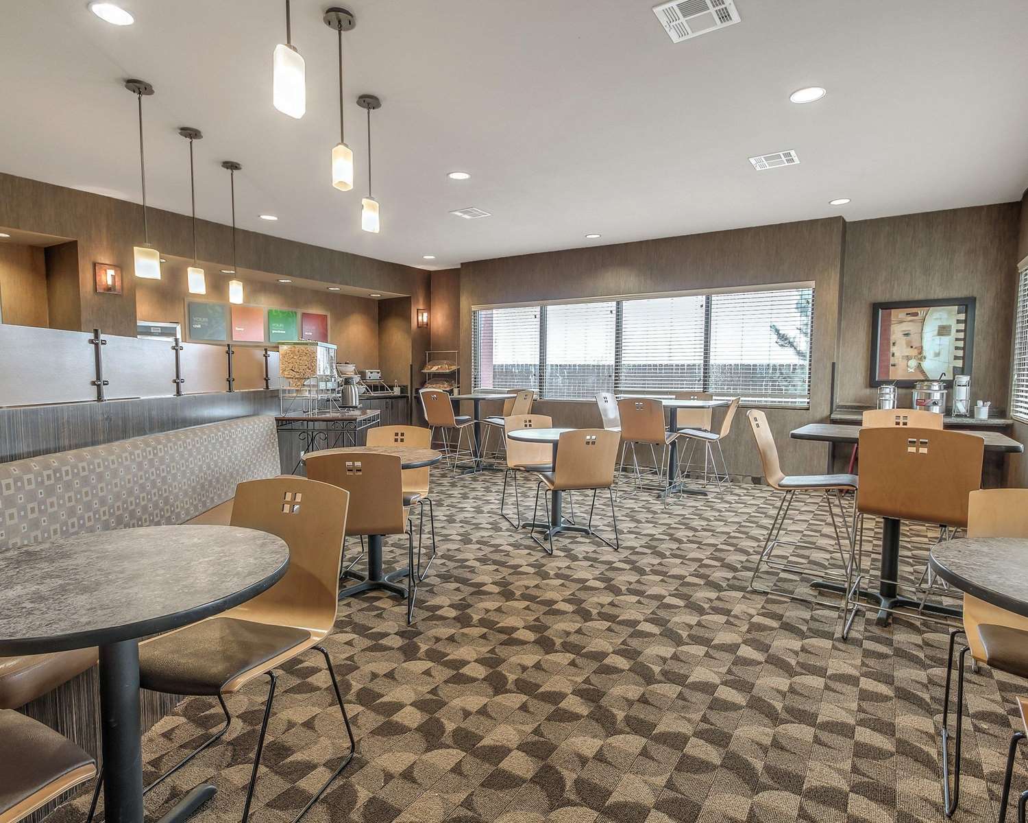 MainStay Suites Hobbs, NM 14/18