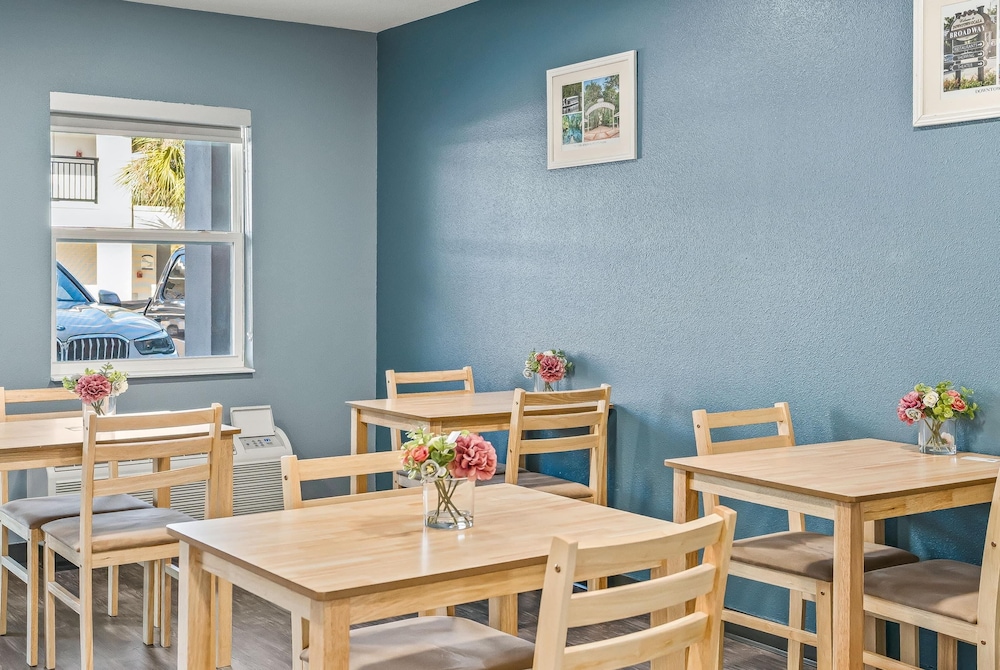 Baymont by Wyndham Ocala Suites 42/60