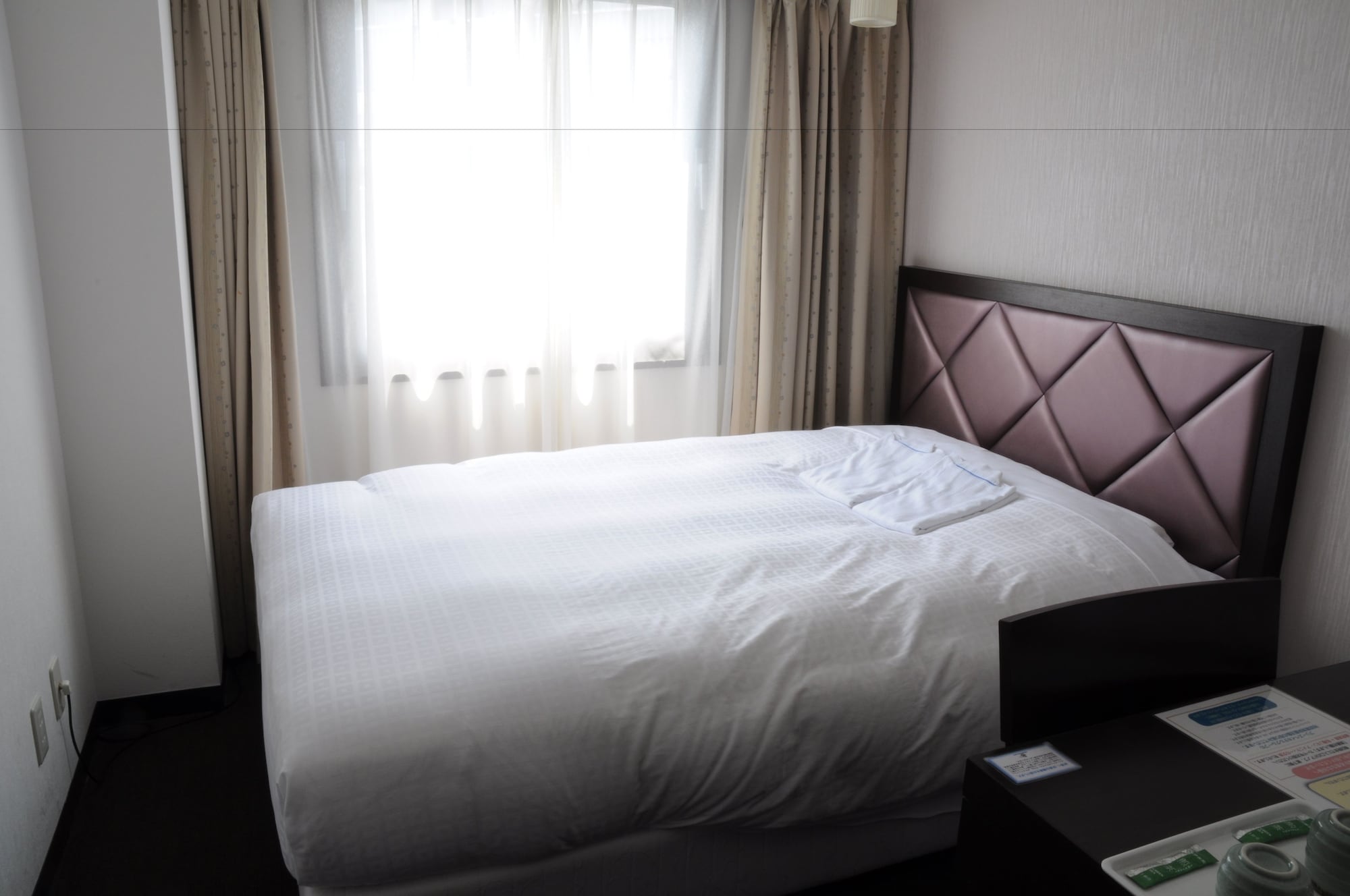 SEMI ROOM, SEMI DOUBLE BED