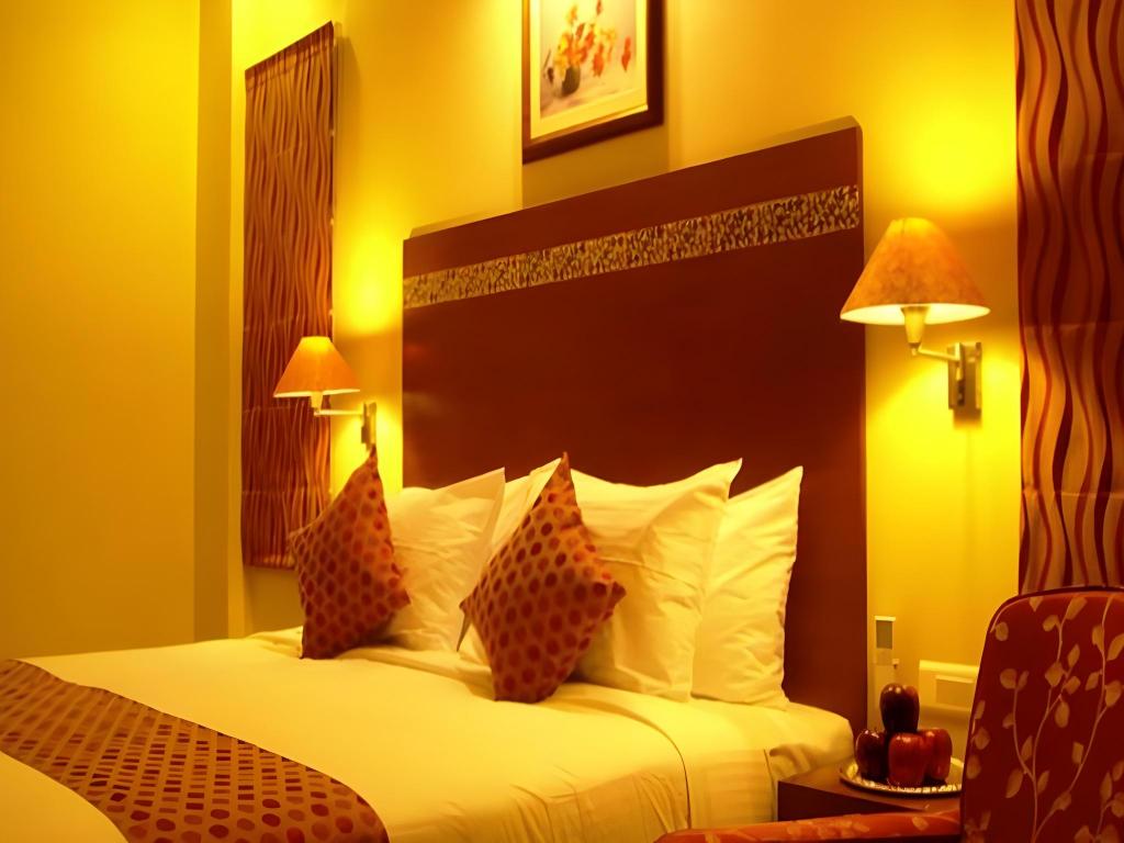 OYO Premium Vaishali Nagar 30/41