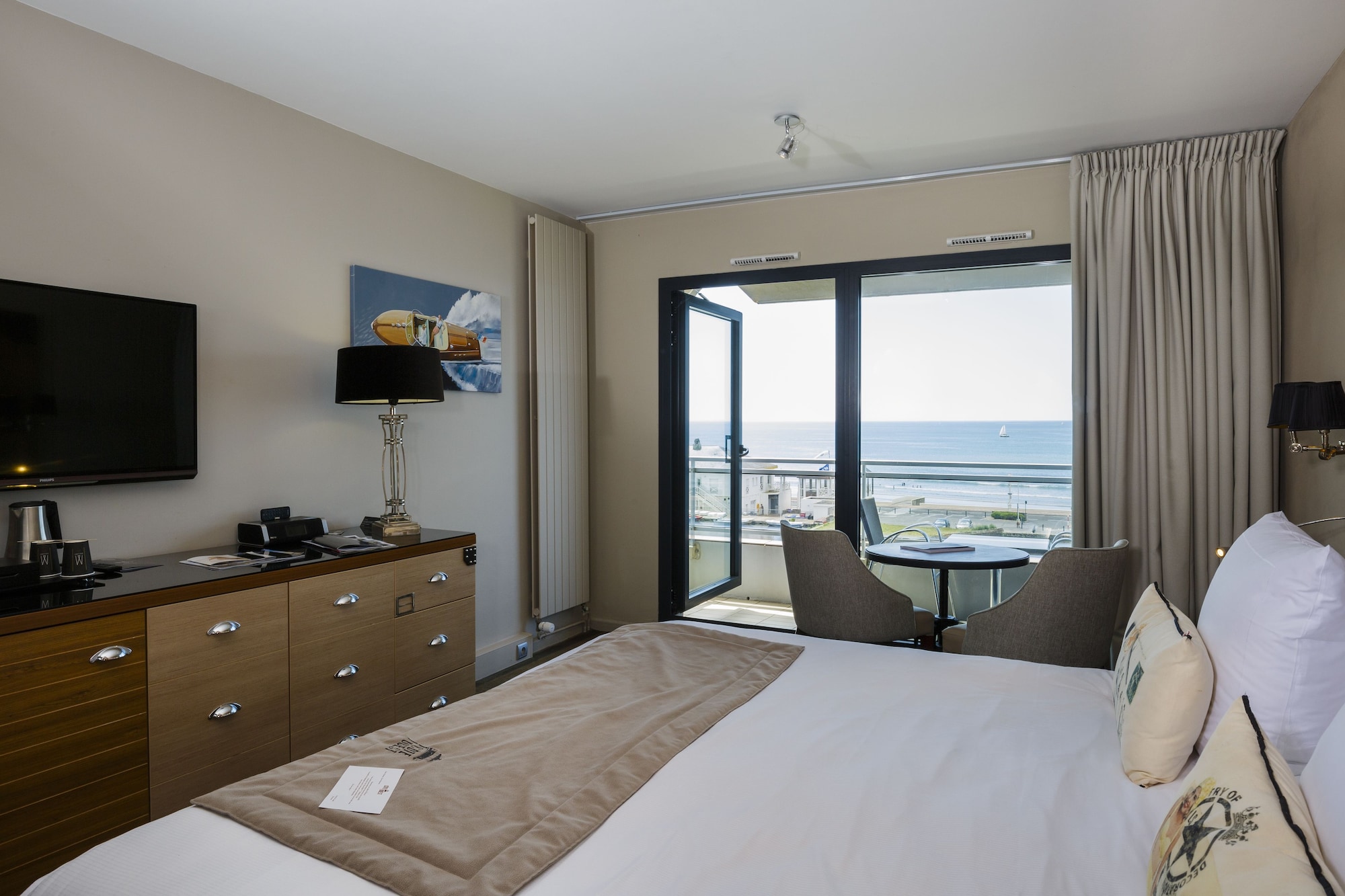 Classic, Double or Twin Bed, Sea View, Balcony 2/8