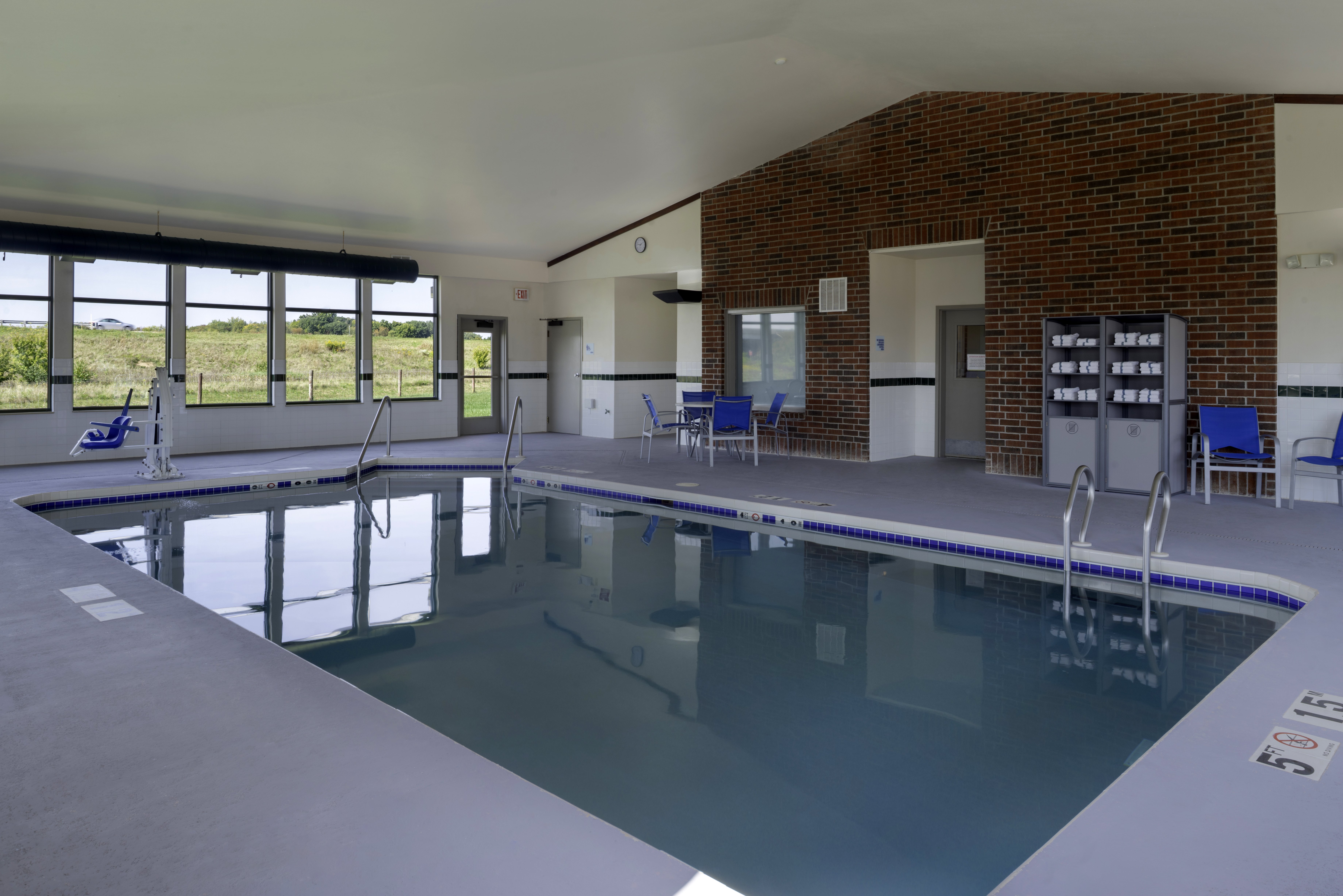 Holiday Inn Express Hotel Suites Fort Atkinson 34/74