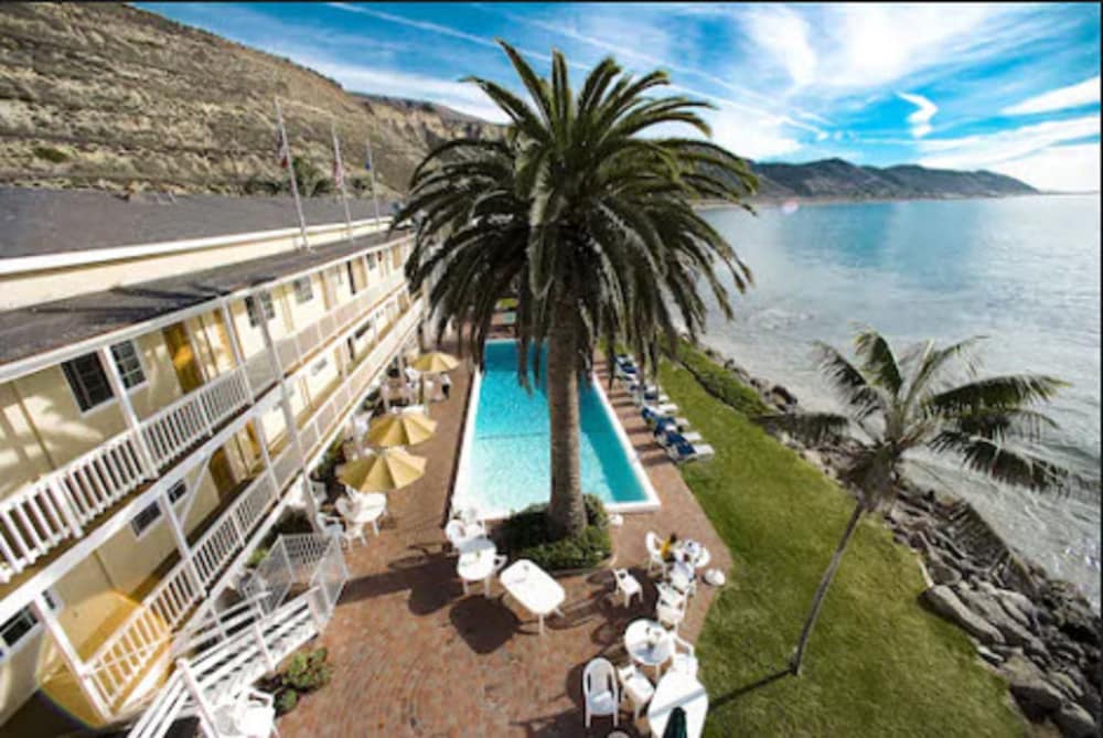 Cliff House Inn 64/71