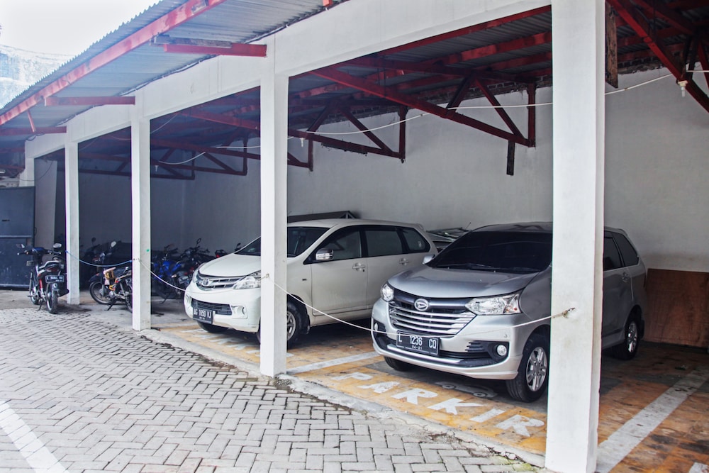 RedDoorz Plus near Galaxy Mall 32/39