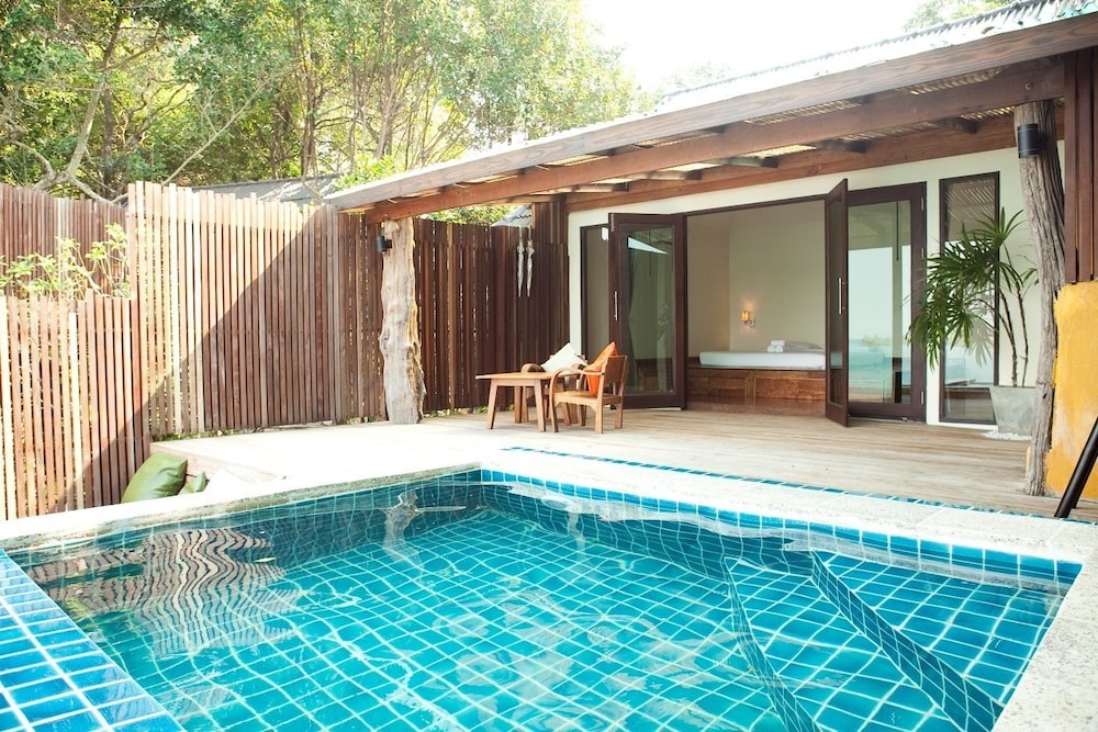 Captain Hook Resort Koh Kood 9/66