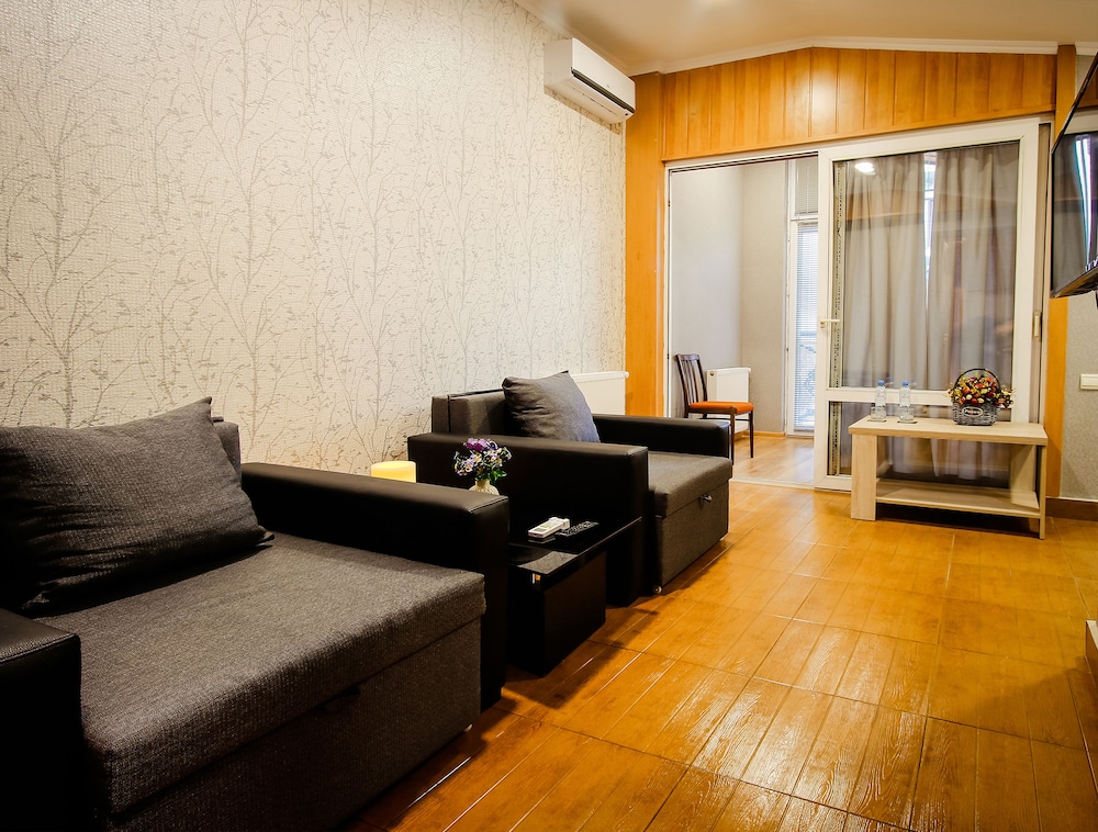 Hotel Tomas House 16/32