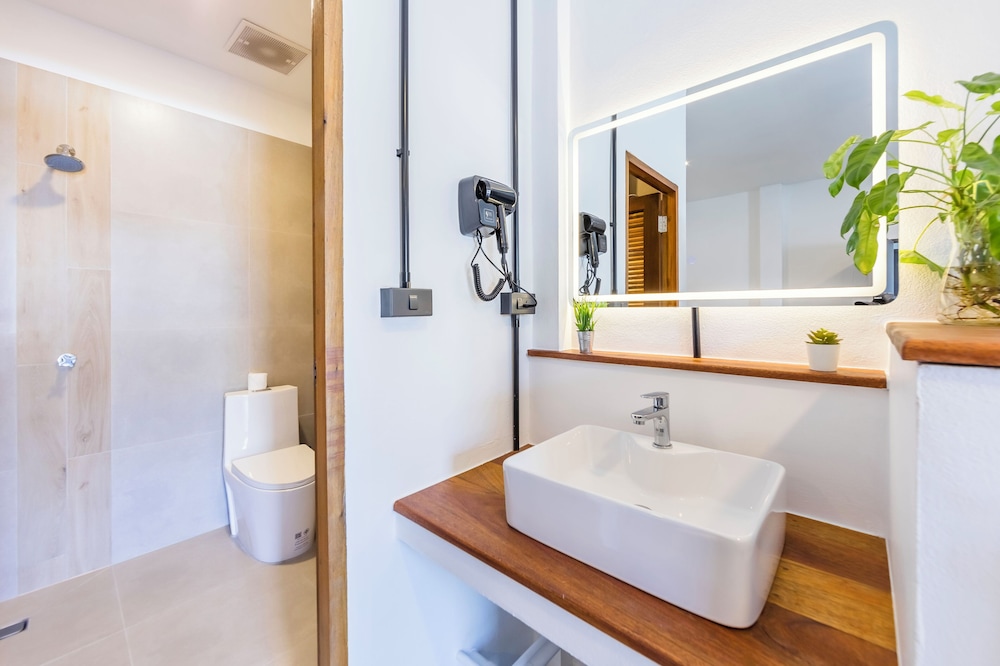 Infinity Guesthouse 50/50