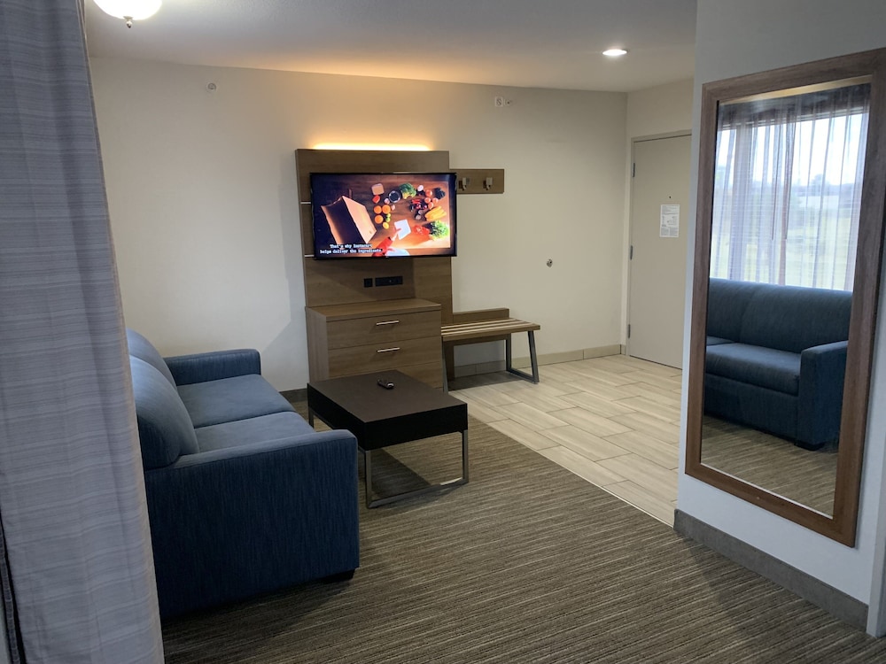 Holiday Inn Express Hotel And Suites Franklin Oil City 34/48