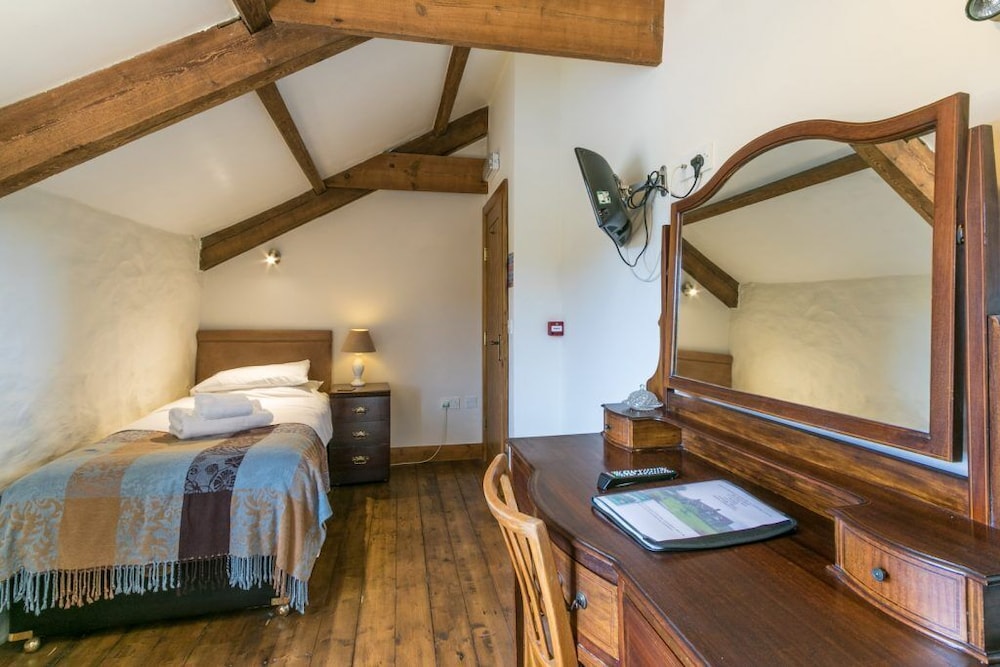 The Barn B and B 49/49