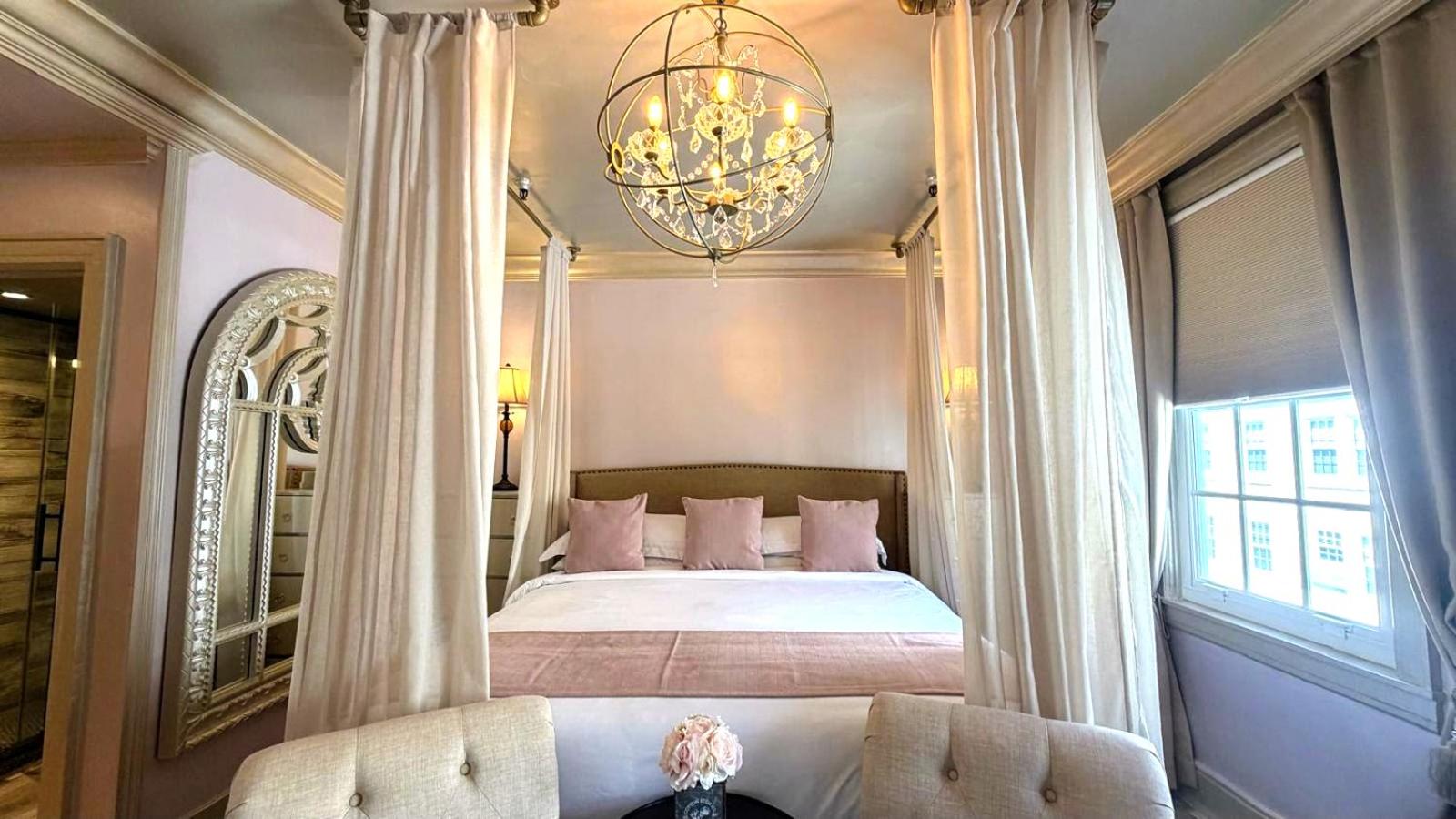 Hemingway Suites at Palm Beach Hotel Island 23/50