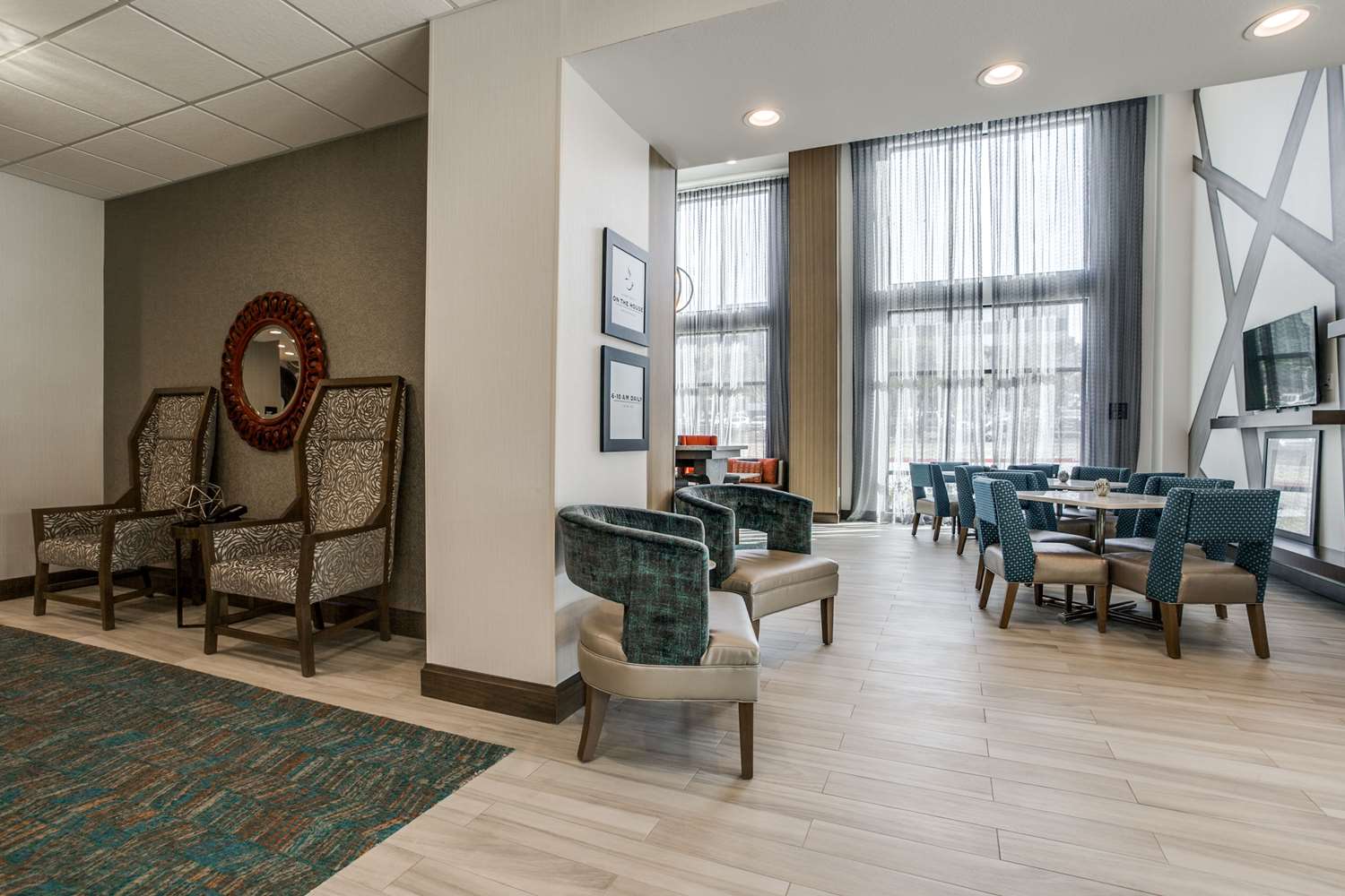 Hampton Inn & Suites North Dallas Central Expy 14/26