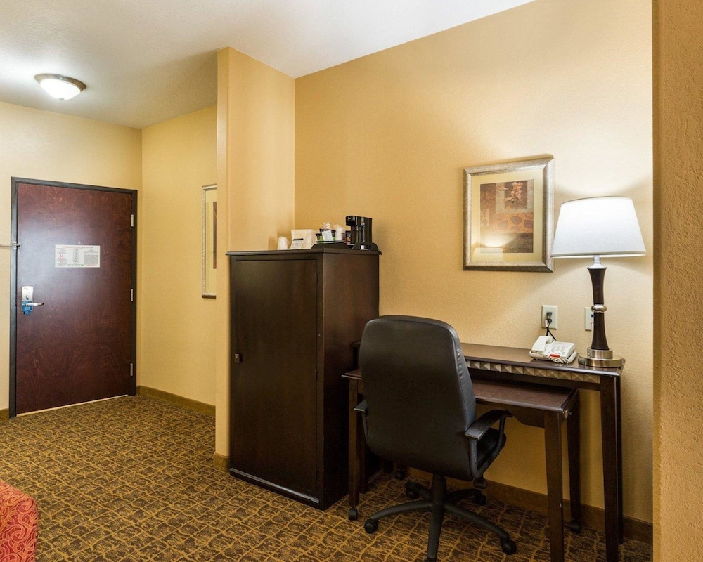 Spark By Hilton Pearland 34/37