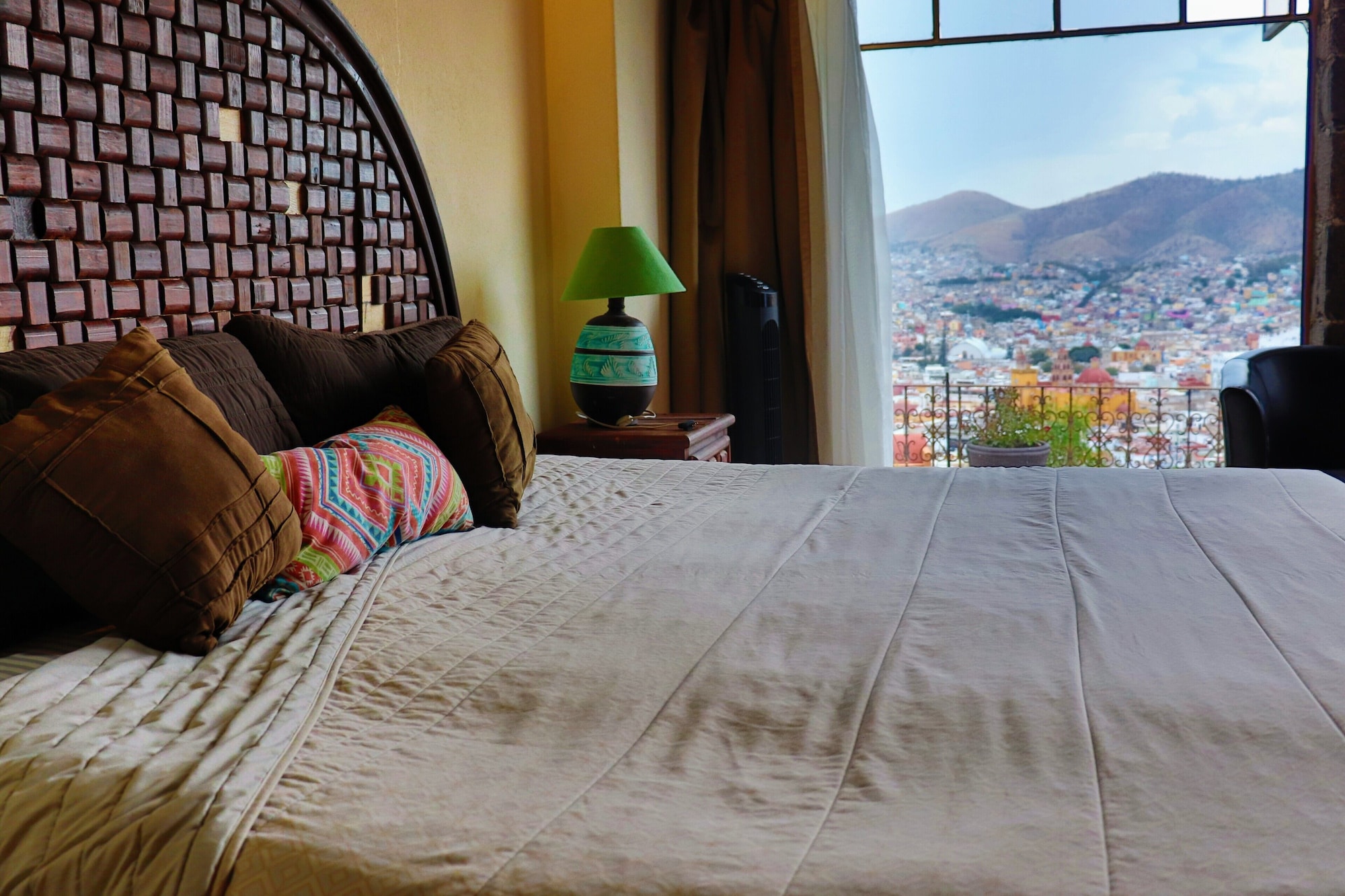 CITY, KING BED