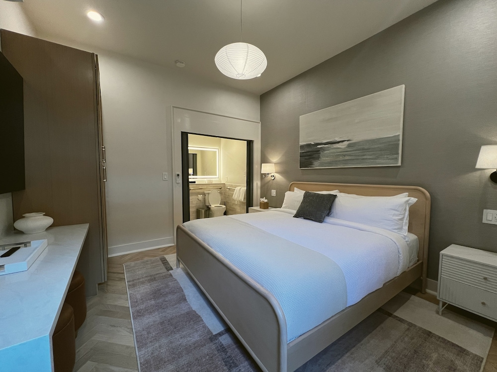 STANDARD, KING BED, ACCESSIBLE