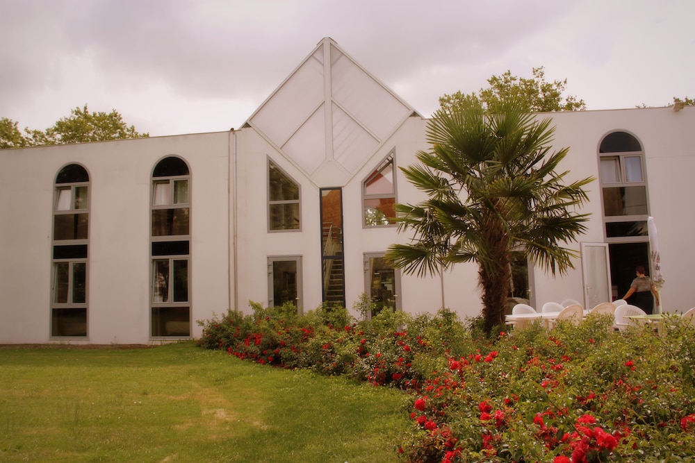Agape Hotel Niort- Bessines 42/50