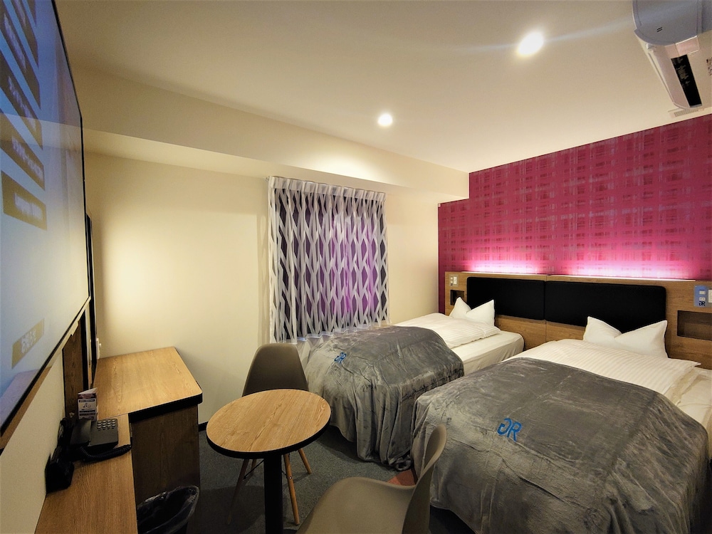 ROOM, TWIN BEDS, SMOKING