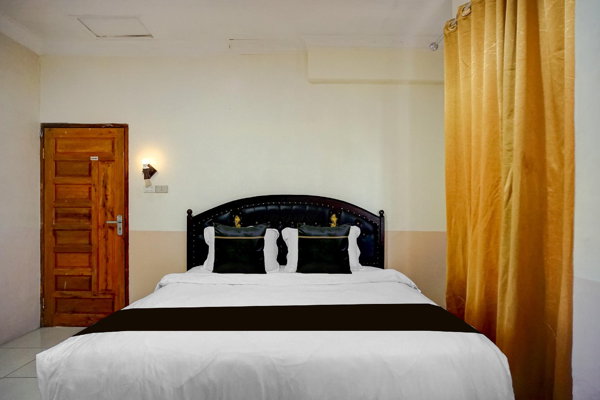 Room at Hotel O near Monument Historique Berastagi formerly Serdika Paviliun, BERASTAGI