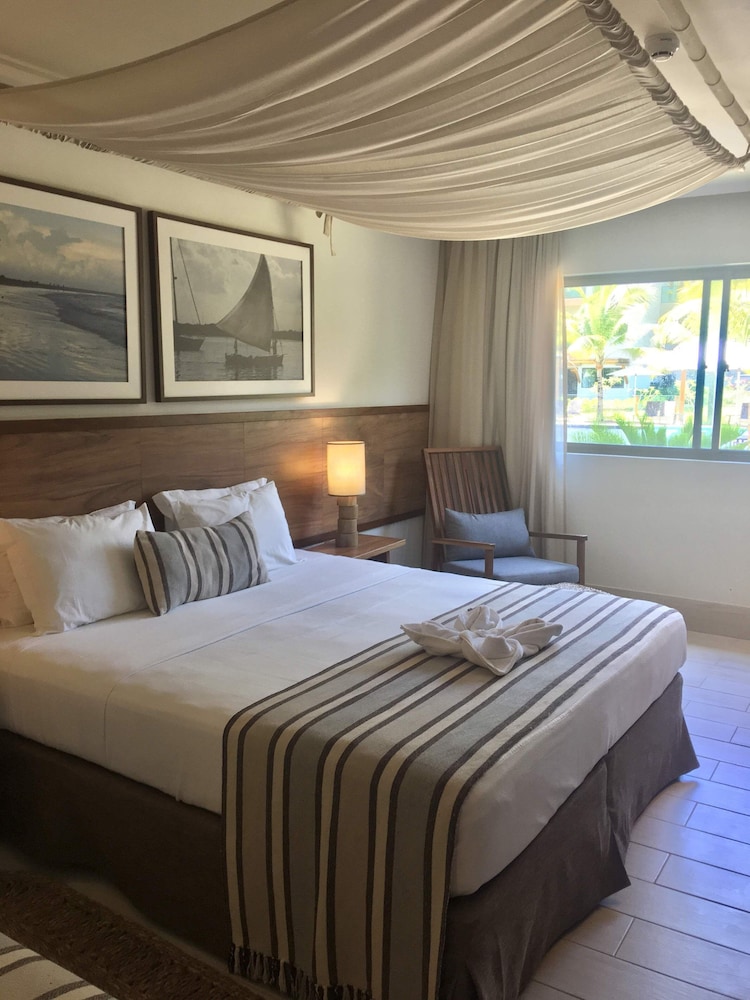 Premier, King and Twin Beds, Side Sea and Pool View