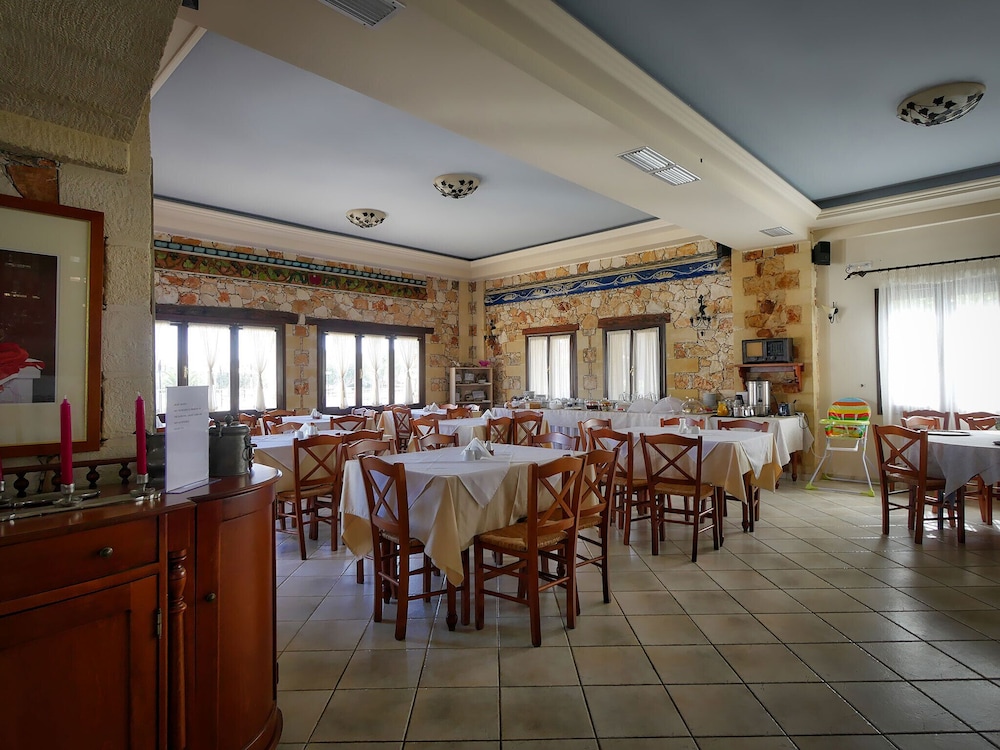 Areti Aparthotel 63/75