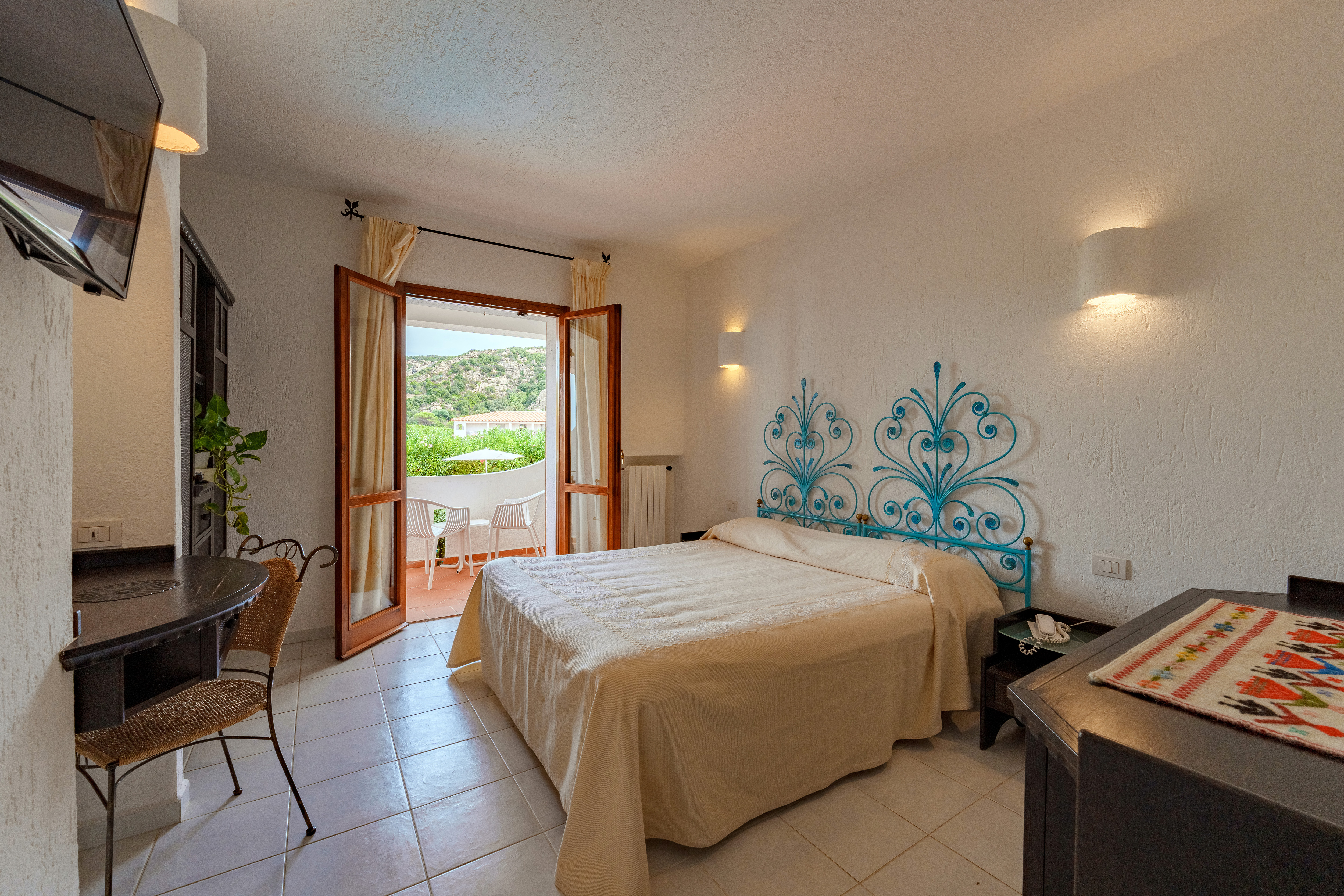 Room, Double Bed, Lateral Side Sea View