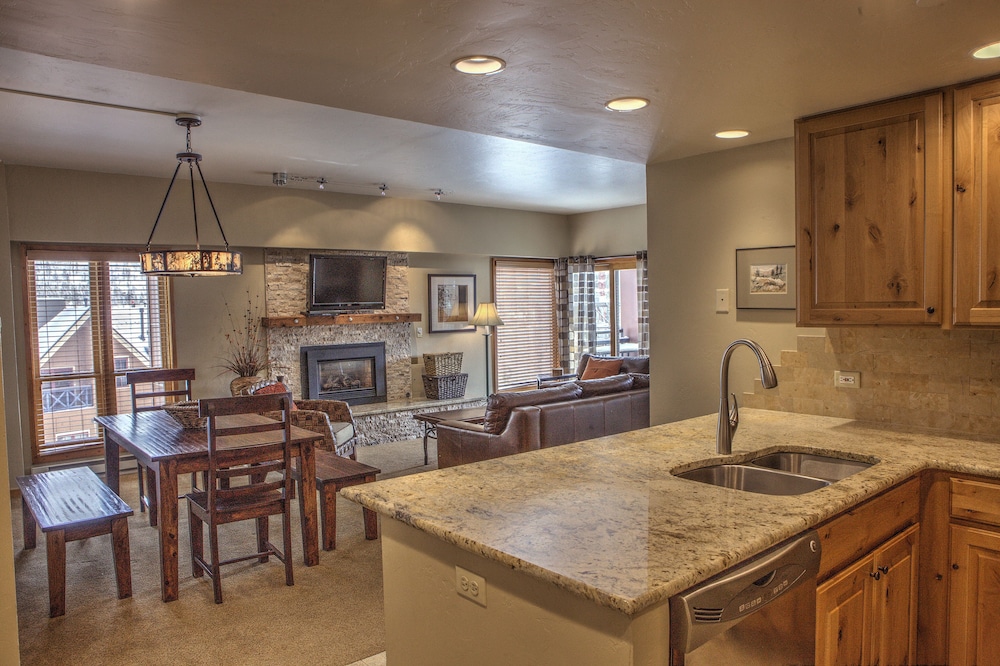 Village At Breckenridge Resort 47/82