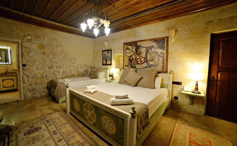 Caftan Cave Suites 15/49
