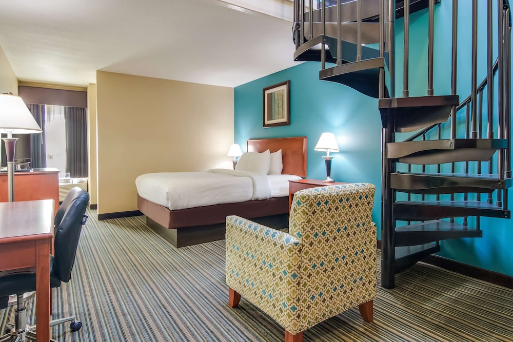 Best Western Plus Traverse City 21/39