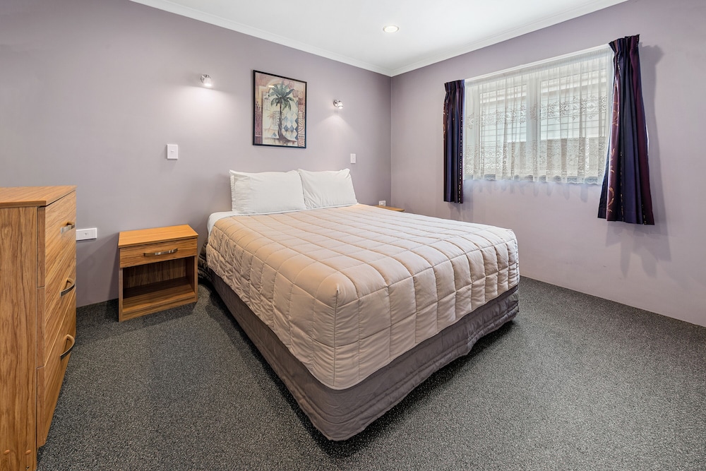 1 Bedroom, Executive, Apartment, King Bed, Queen Murphy Bed, Jetted Tub