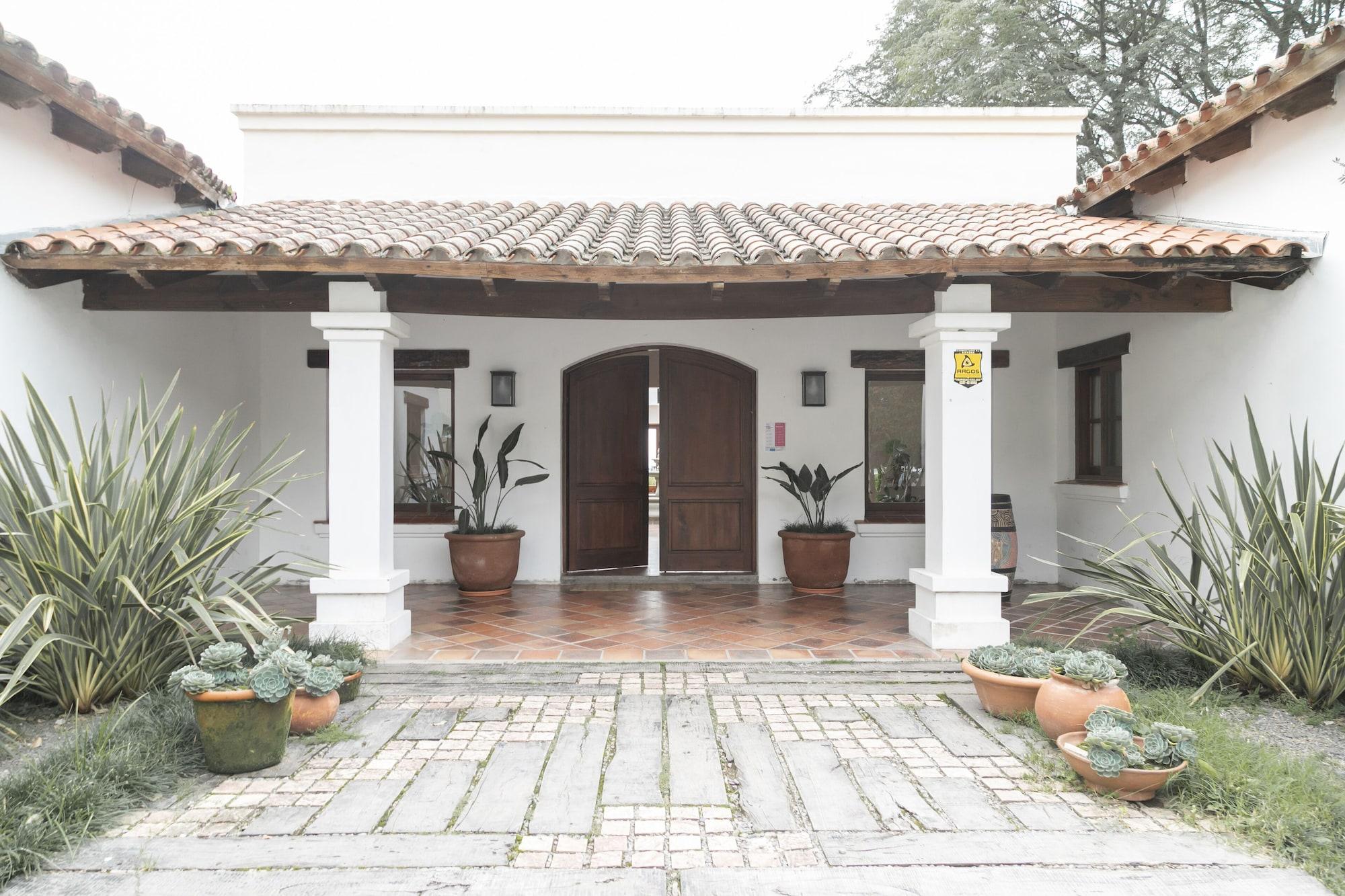Hotel Torrontes 1/50