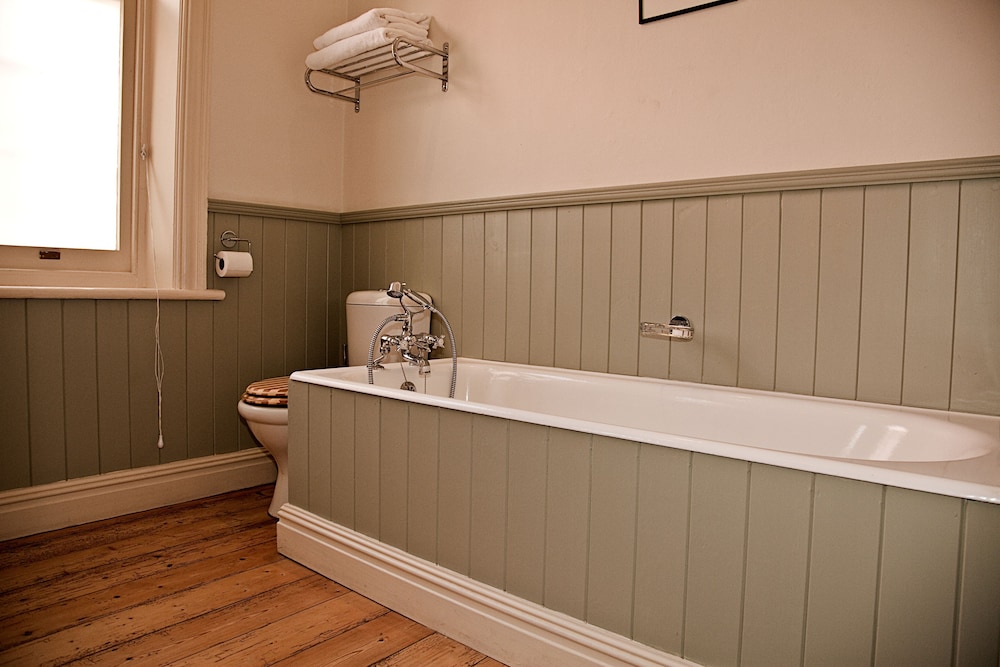 Braeside House 4/34