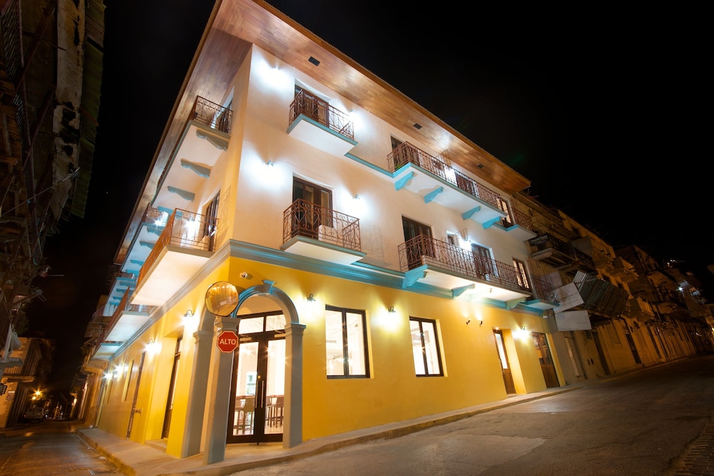 Tantalo Hotel / Kitchen / Roofbar 2/50