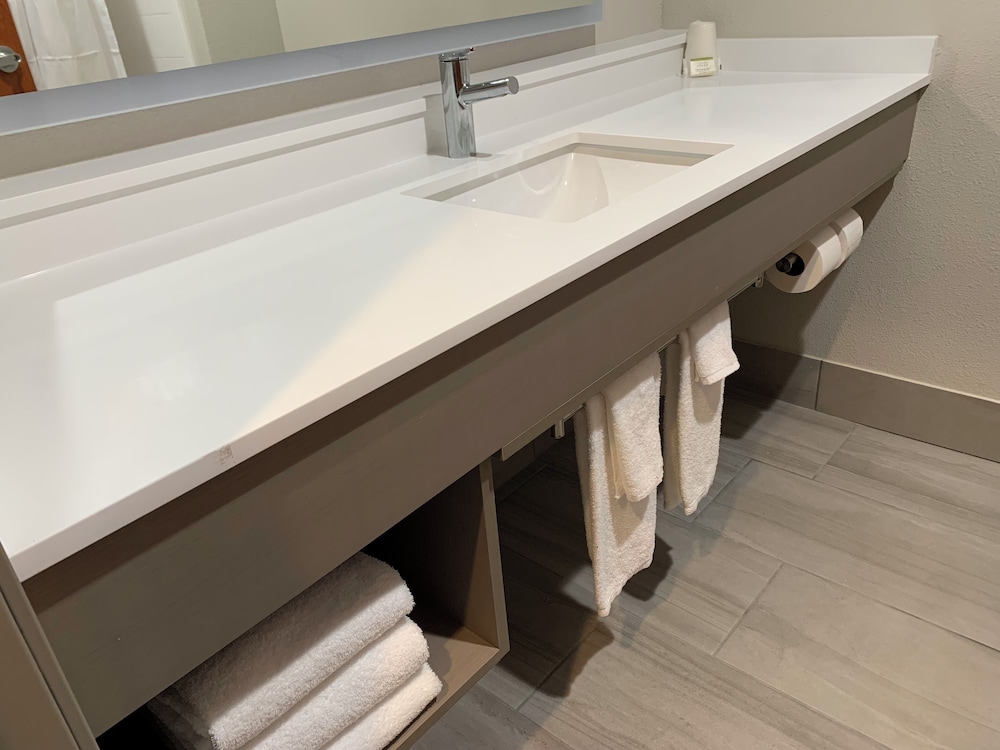 Quality Suites 28/46