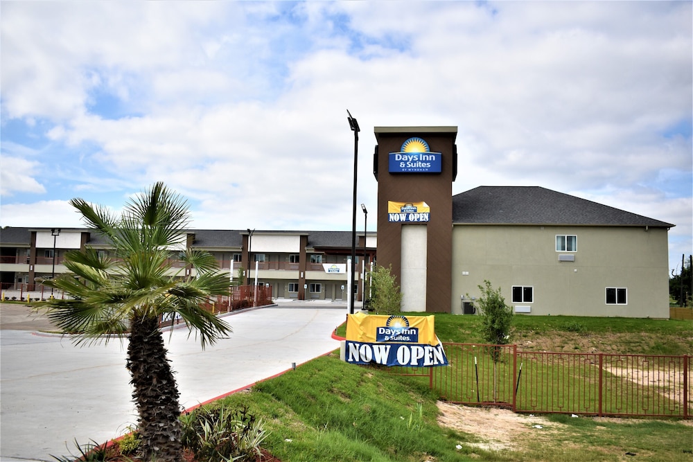 Days Inn & Suites By Wyndham Downtown/University Of Houston 51/60