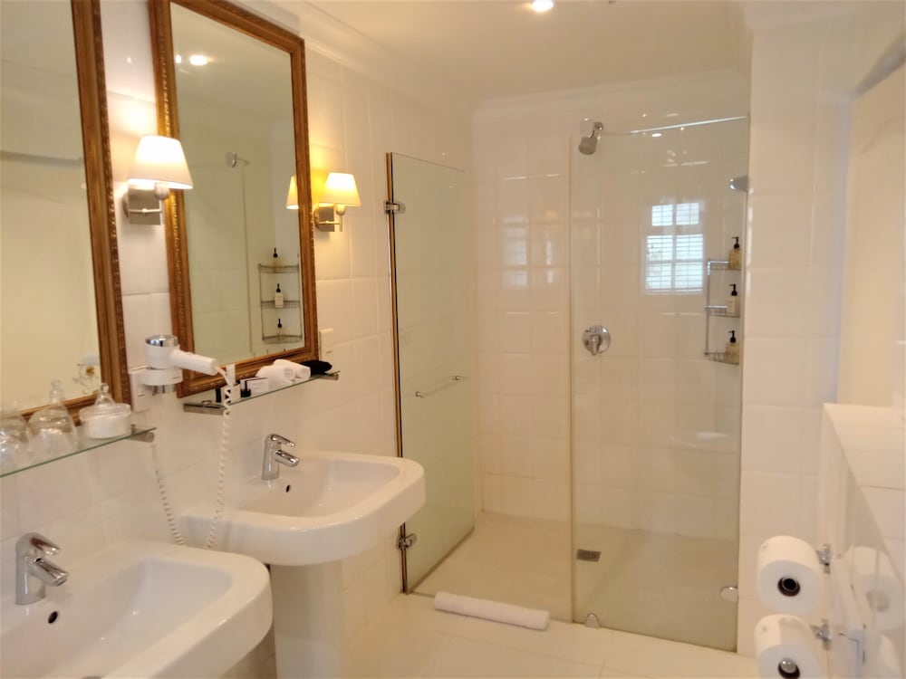 The Andros Deluxe Boutique Hotel 65/67