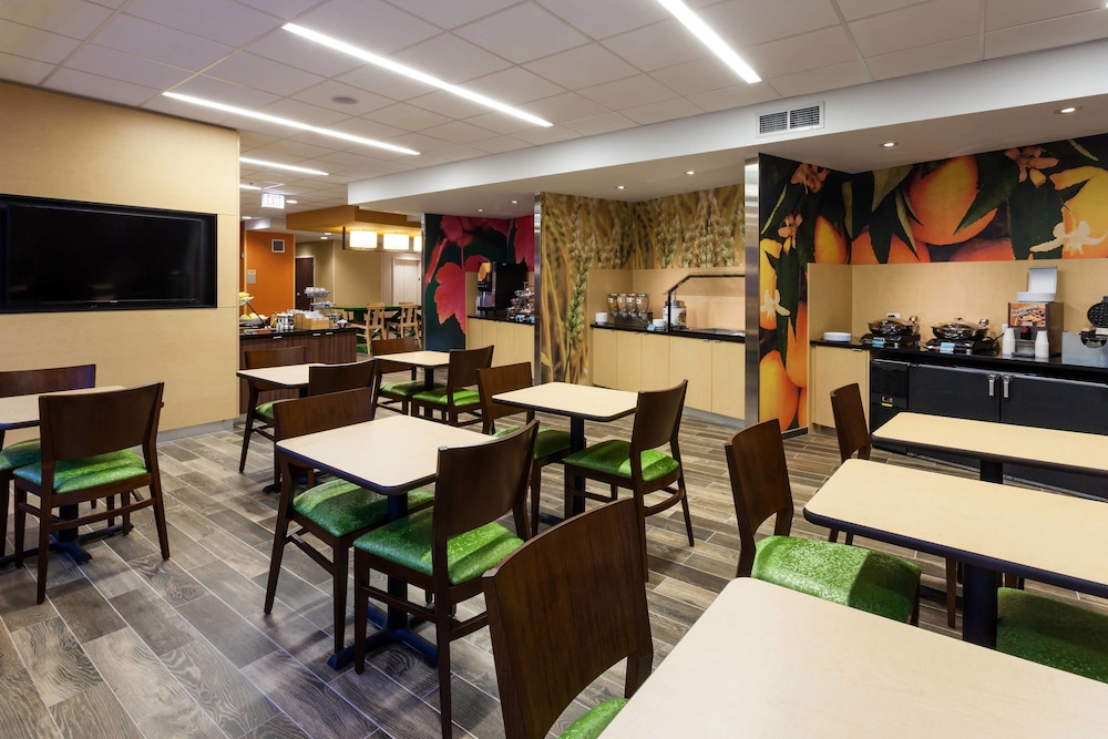 FAIRFIELD INN & SUITES CHICAGO DOWNTOWN/RIVER NORTH 38/47