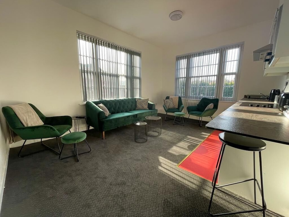 Station Hotel 52/66
