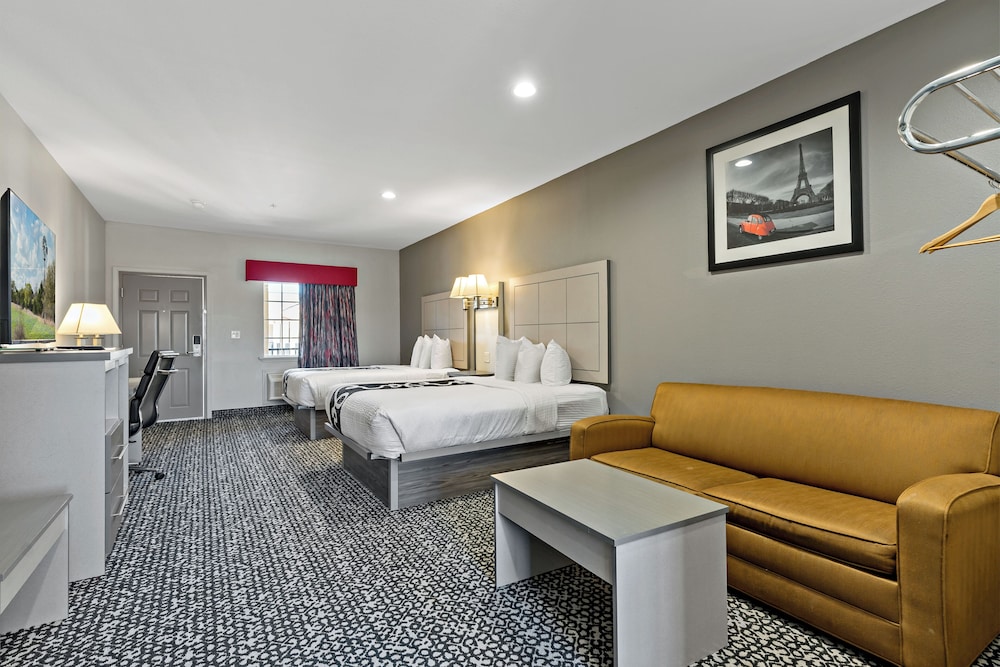 Paris Inn Suites 32/33