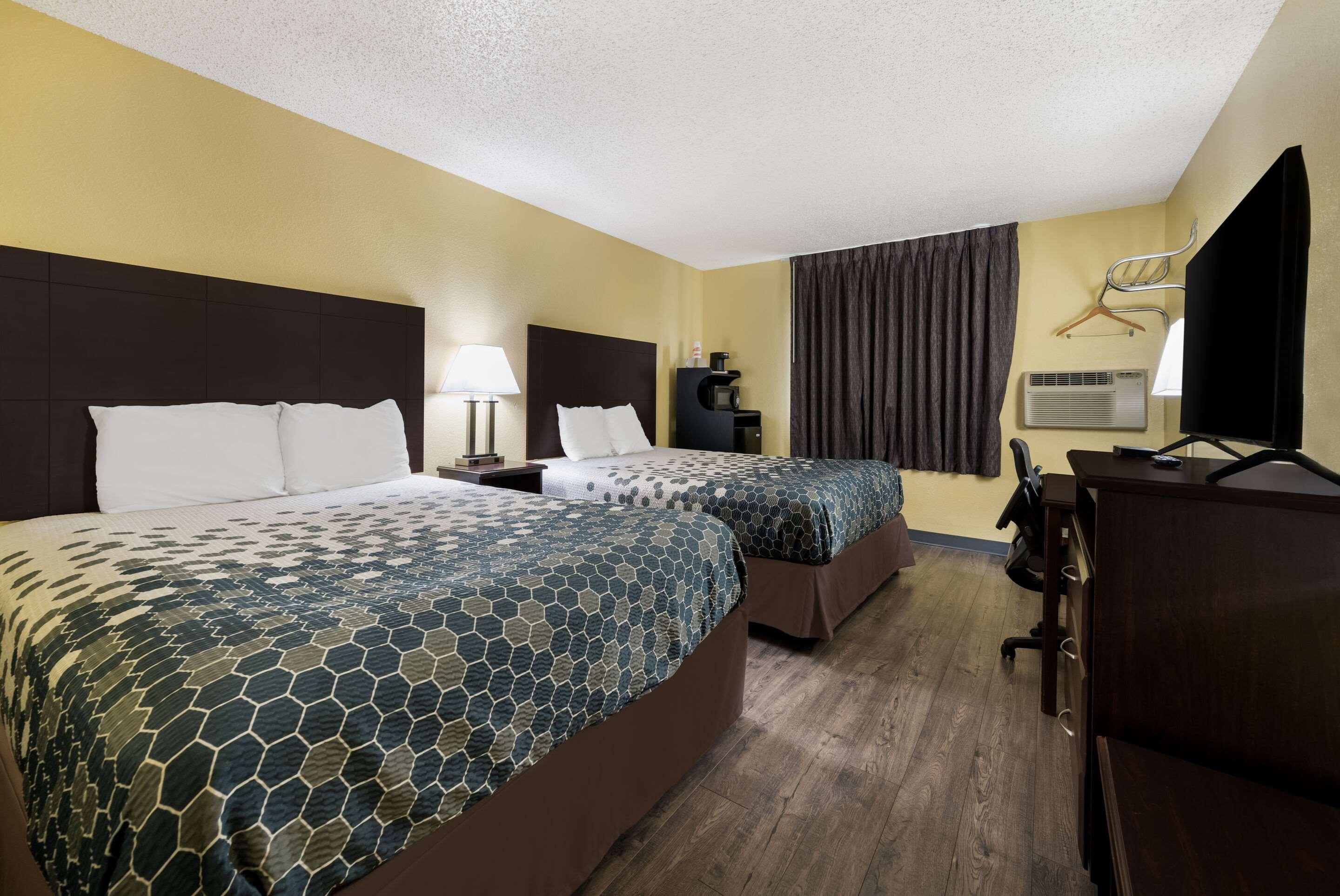 ROOM, 2 QUEEN BEDS, SMOKING