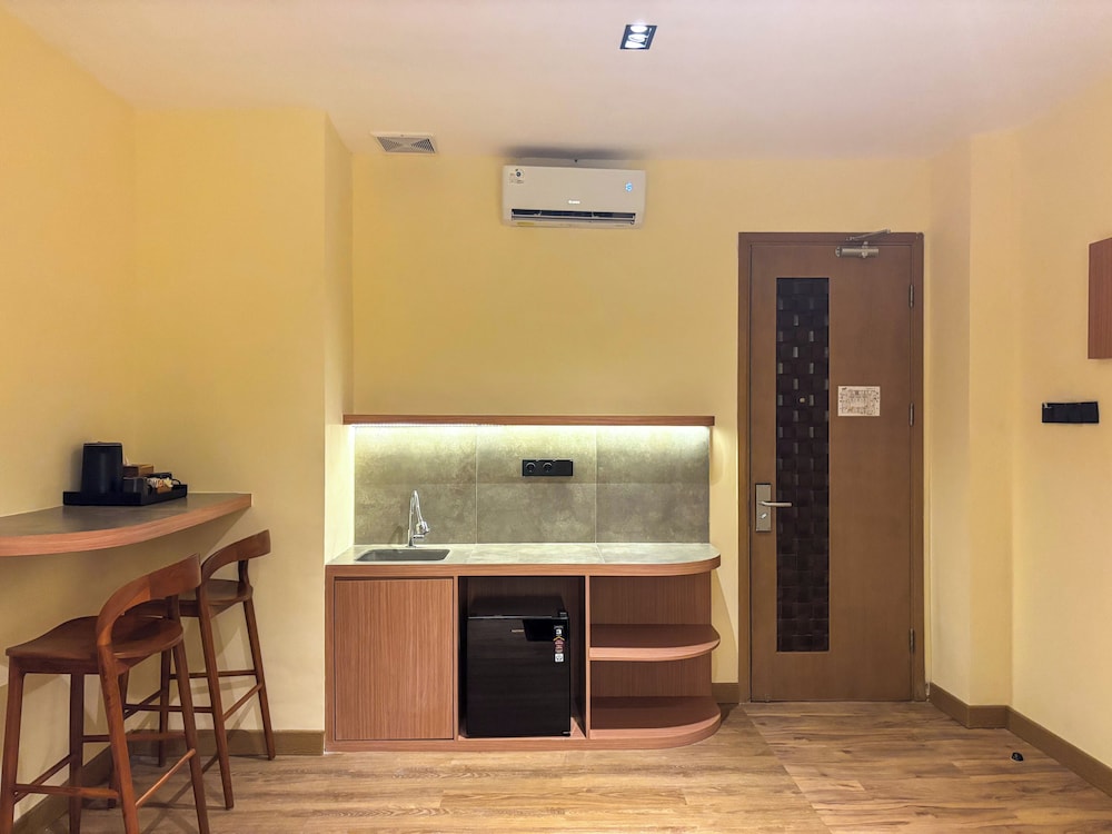 Rivavi Hotel 10/65