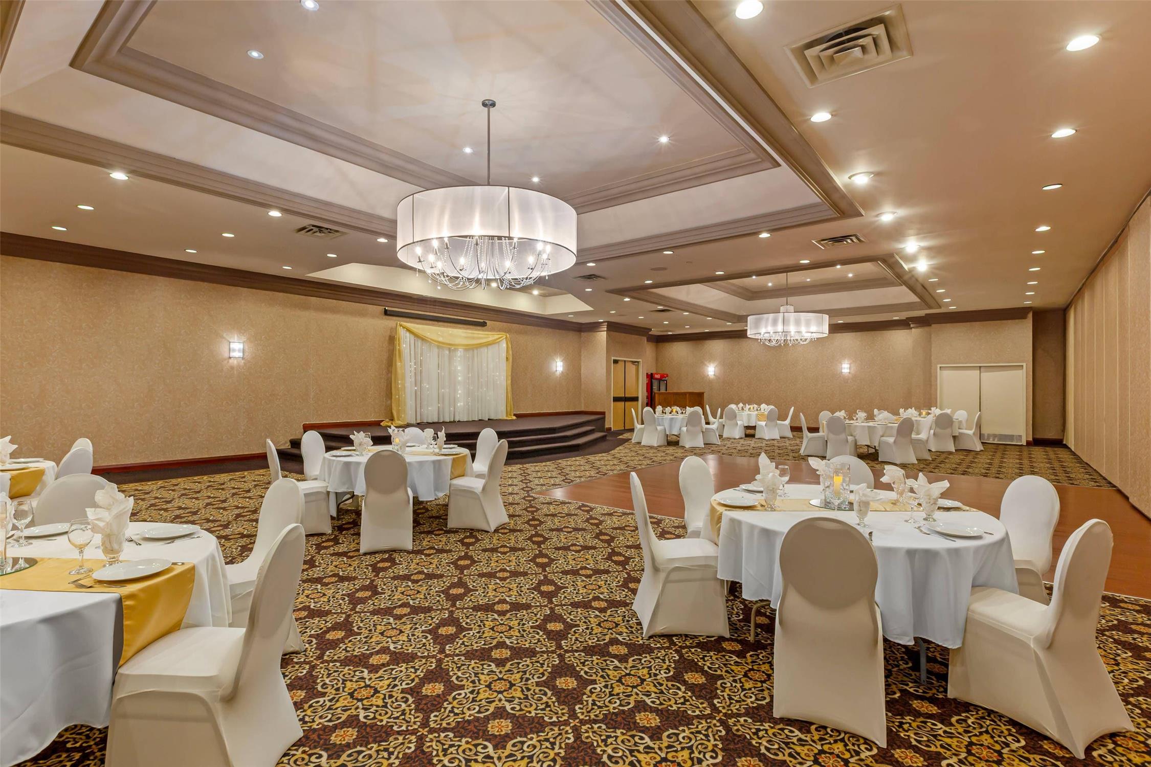 Quality Inn & Conference Centre Midland 51/54