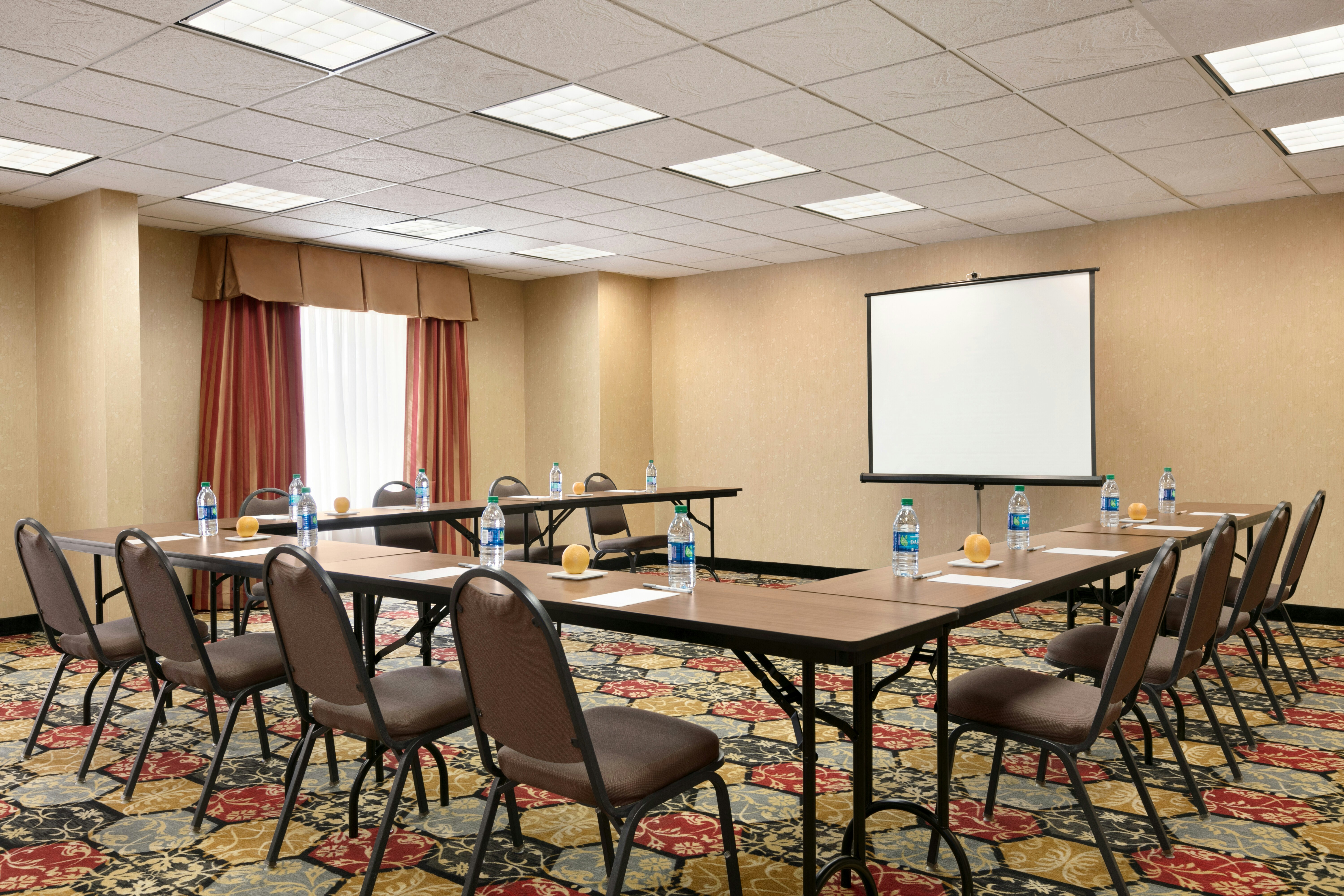 Hampton Inn and Suites Lawton 34/41