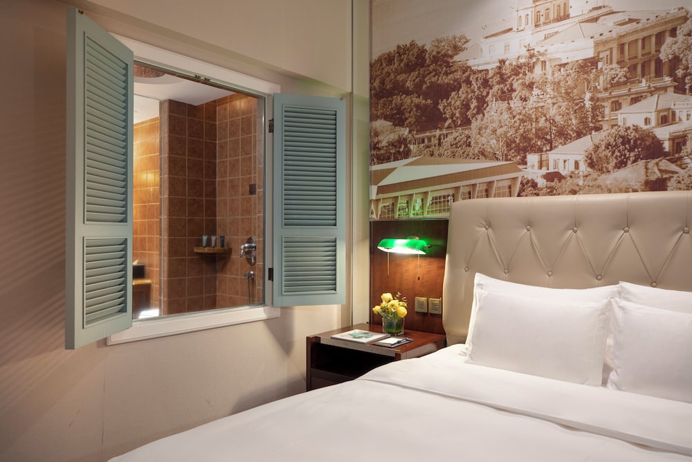 DELUXE PREMIER KING SIZE ROOM