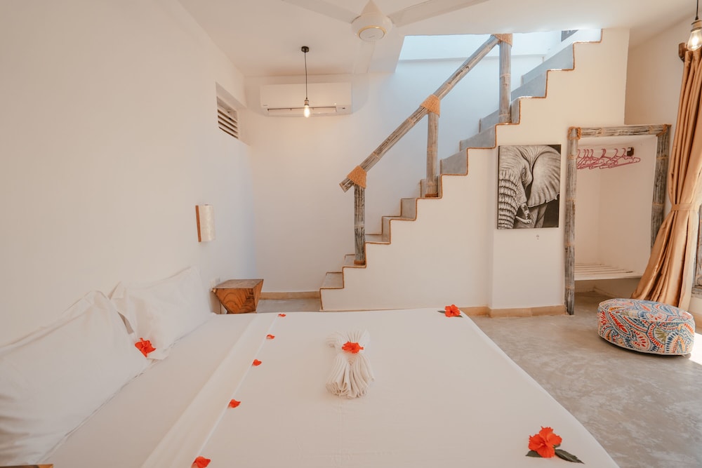 Coral Rock Hotel 9/50