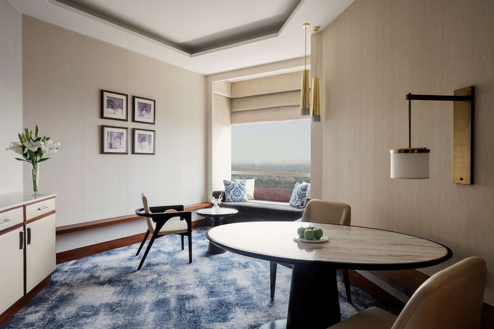 Shangri La Eros New Delhi Hotel 48/72