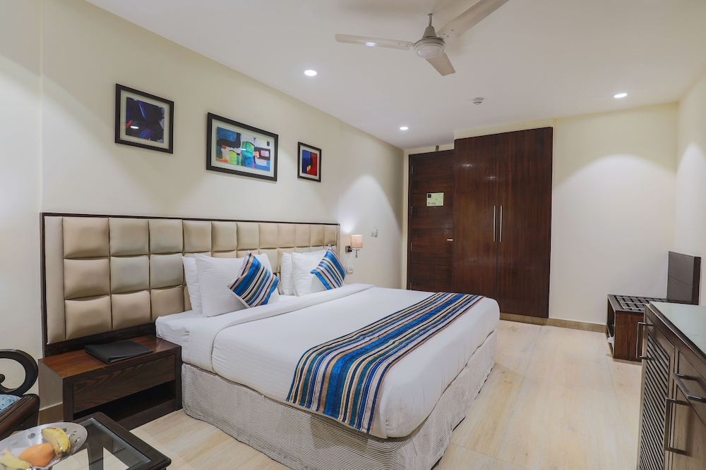 غرفة تنفيذية بسرير كينج، Hotel Blue Stone - Nehru Place 6/10