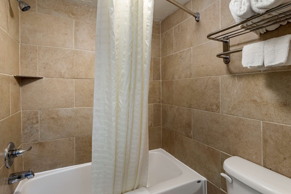 Econo Lodge Charlottesville North - University Area 13/23
