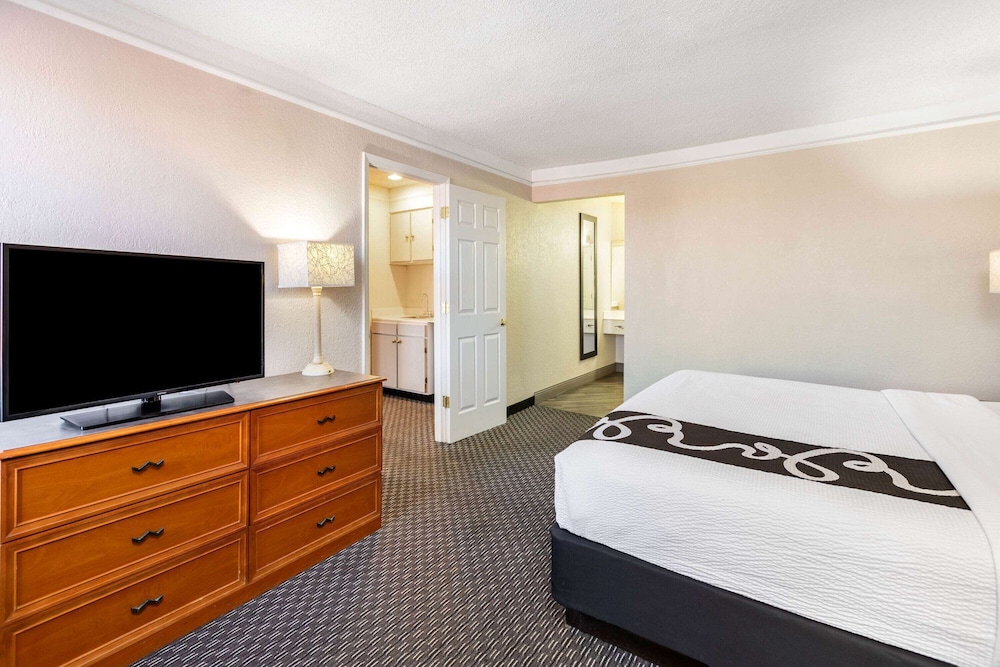 Travelodge by Wyndham El Paso - Airport 11/30