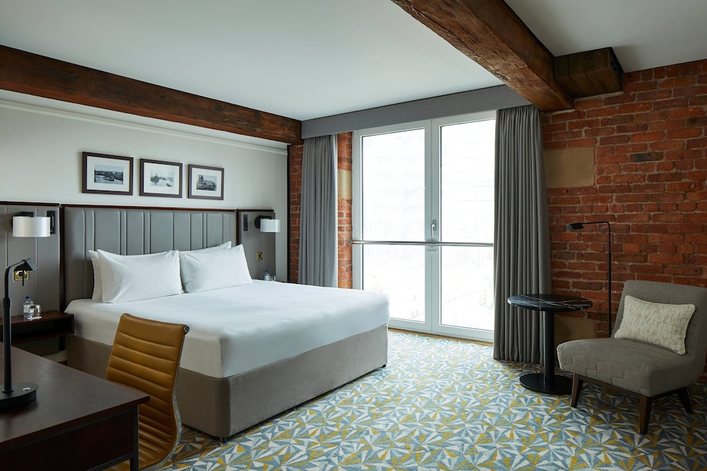 ROOM, KING BED